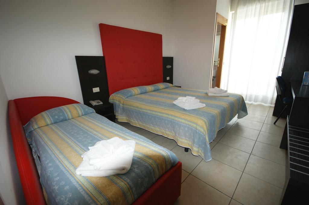 Hotel Marebello Rimini Room photo